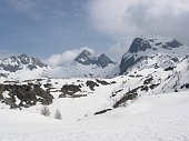 Al Rifugio Calvi e verso il Passo della Portula ancora con tanta neve con immagini del Trofeo Parravicini il 10 maggio 09 - FOTOGALLERY